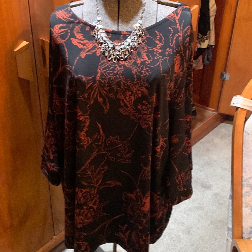 Stunning long sleeved plus size top!!!